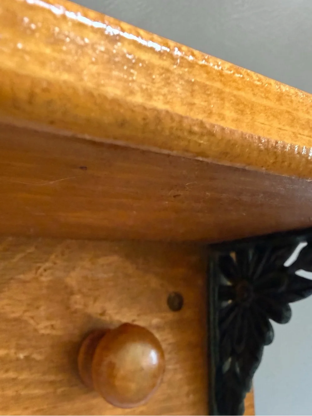 Vtg Wooden Wall Shelf w/ Knobs and Floral Metal Brackets 22” Country Cottage
